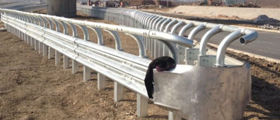 上段立柱三波護欄板